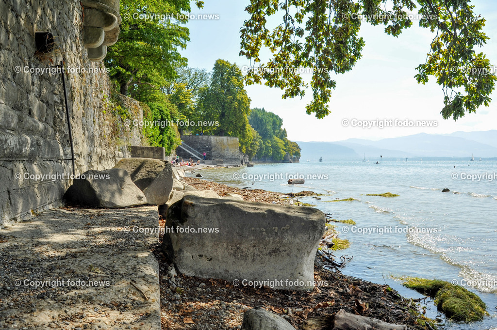 Deutschland_ Bayern_ Lindau am Bodensee_ 21.06.2024-22 | 21.06.2024, Deutschland, GER, Bayern, Lindau am Bodensee, im Bild Stadtansichten, Gebauede, Sehenswuerdigkeiten, Wahrzeichen, Leuchtturm, Loewenfigur, Reise, Feature, Travel, Tourismus, Bodensee, Schiff, SchifffahrtLindau am Bodensee ist eine deutsche Mittelstadt im Suedwesten von Bayern. Der historische Stadtkern der ehemaligen Reichsstadt mit der Maximilianstraße im Zentrum liegt auf einer Insel im oestlichen Teil des Bodensees. Die Insel ist durch eine Straßenbruecke und den Lindauer Eisenbahndamm mit den Stadtteilen auf dem Festland verbunden. Lindau ist eine Große Kreisstadt und der Verwaltungssitz des gleichnamigen Landkreises im bayerischen Regierungsbezirk Schwaben. Quelle: Wikipedia