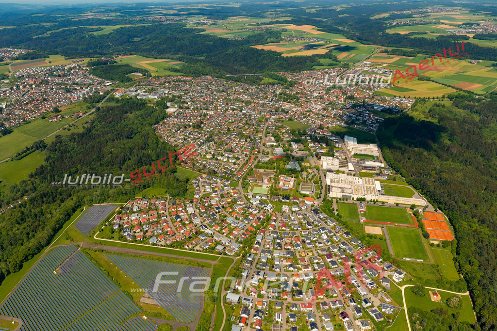 mutlangen-vs-google-maps-2806-jahr-2024 | Das Luftbild zeigt :  Mutlangen - Die Luftaufnahme wurde 2024 vom UL-Flugzeug aus erstellt ( keine Drohne ) - Hochauflösende Luftaufnahme - Für grossformatige Ausdrucke geeignet. Die Geschenkidee !Mit Lizenz und Bildrechte bestellbar