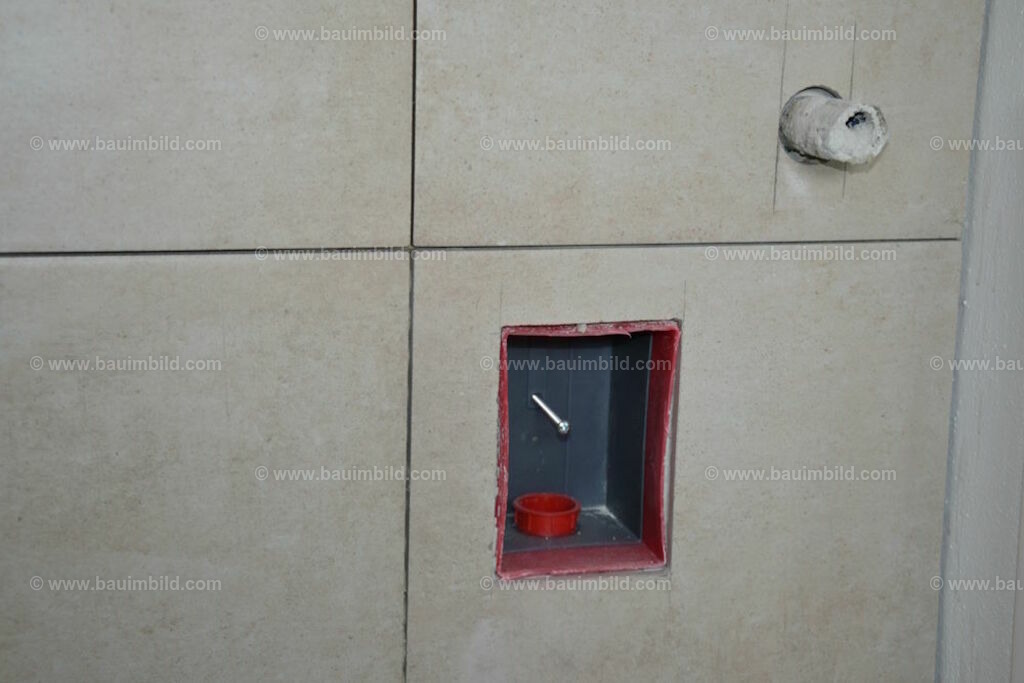bib-lg21-fliesenlegerarbeiten-0047 | Nach LV-Leistungsgruppen sortierte Detailfotos über den Bau eines Hauses. Alle Hausbau-Bilder direkt vom Urheber und Autor der Website Haus-Selber-Bauen.com