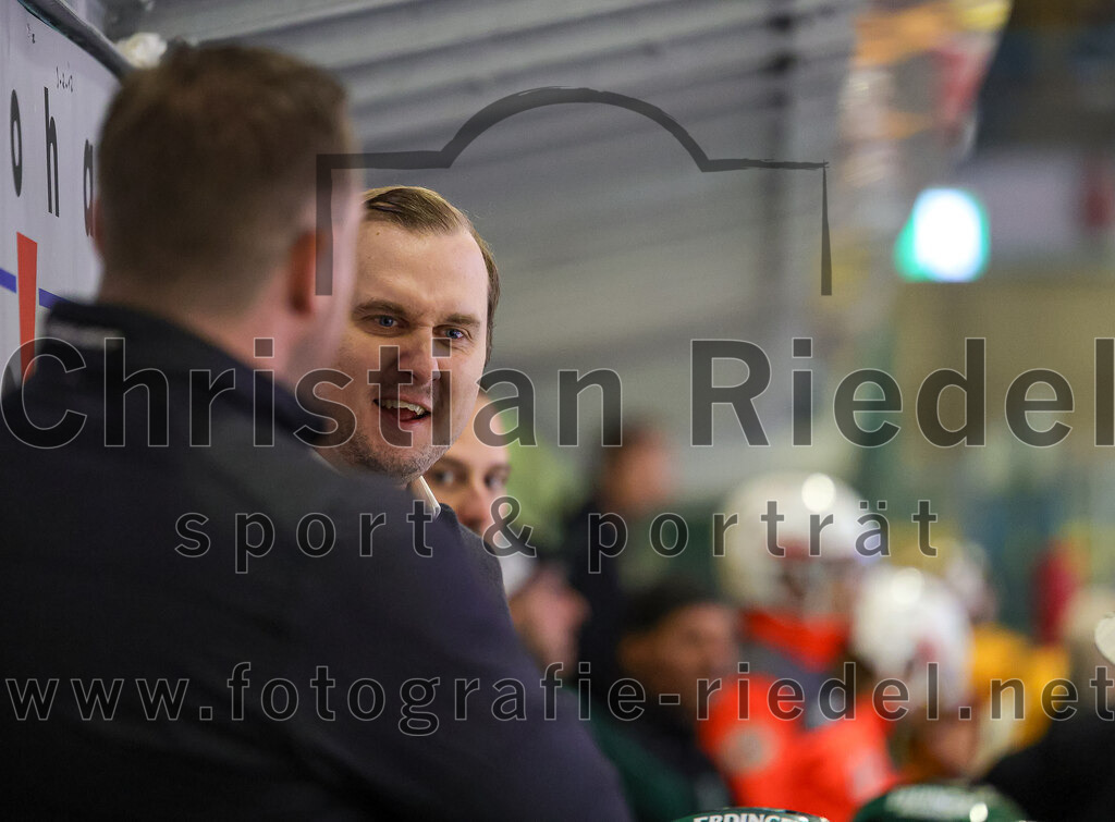 2025-08-22_056_TSV_Erding_gegen_EV_Fuessen | Erding, Deutschland, 22.08.2025:Eishockey, Oberliga Süd 2025 / 2026, Testspiel, TSV Erding gegen EV Füssen, Endergebnis: 1:4Teamchef Dominik Quinlan (Erding Gladiators)Foto: Christian Riedel / fotografie-riedel.net