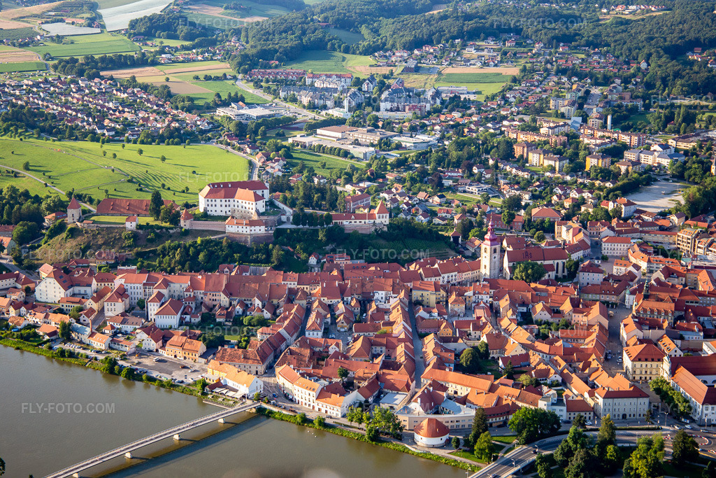 Aerial view: Old town from the south, behind the bridges over the Drava/Dravo in Ptuj in the state Slovenia, Slovenia.Photo: IMG_137314.jpg taken on 07/08/2023 by Werner Riehm/FLY-FOTO.comResolution of the original: 5472 x 3648 px