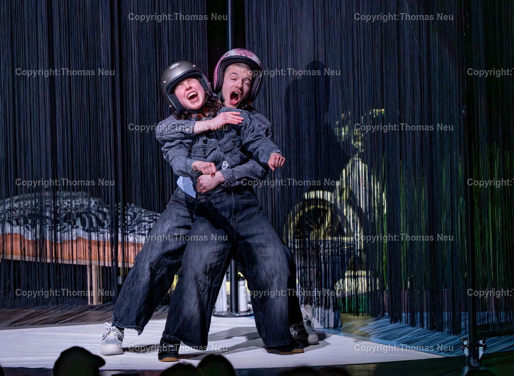 Woche-junger-schauspieler-Bensheim-Ich-sehe-was-was-du-nicht-siehst-Fotografie-Thomas-Neu-6-2 | Bensheim, Woche junger Schauspieler, Ich sehe was / was du nicht siehst ,Trigal Sandberger Cañas und Marius Petrenz, (UA),,Bild: Thomas Neu