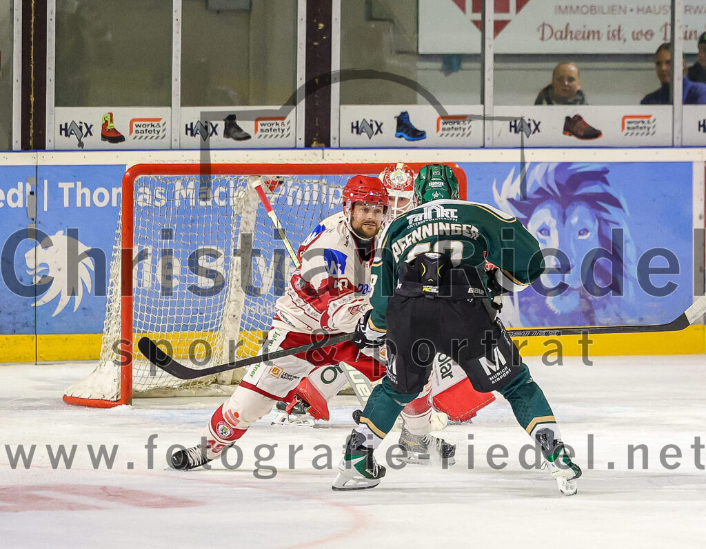 2025-09-12_044_TSV_Erding_gegen_EV_Landshut | Erding, Deutschland, 12.09.2025:Eishockey, Oberliga Süd 2025 / 2026, Testspiel, TSV Erding gegen EV Landshut, Endergebnis: 4:6Wade Bergman (EV Landshut, #48), Paul Pfenninger (Erding Gladiators, #58)Foto: Christian Riedel / fotografie-riedel.net