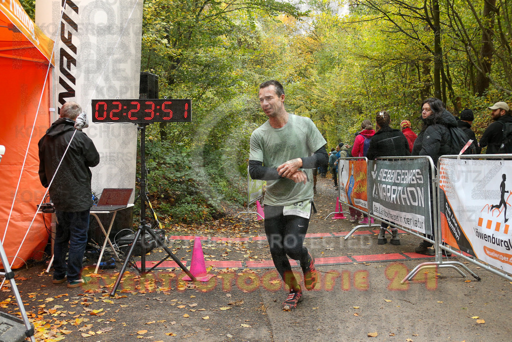 251026_1225_EX1_0351 | Sportfotografie im Rhein-Sieg Kreis, Köln, Bonn, NRW, Rheinland Pfalz, Hessen, etc. Unser Tätigkeitsfeld umfasst den Laufsport vom Volkslauf über den Marathon, Duathlon, Triathon bis zum Ultralauf wie Kölnpfad Ultra oder Schindertrail.