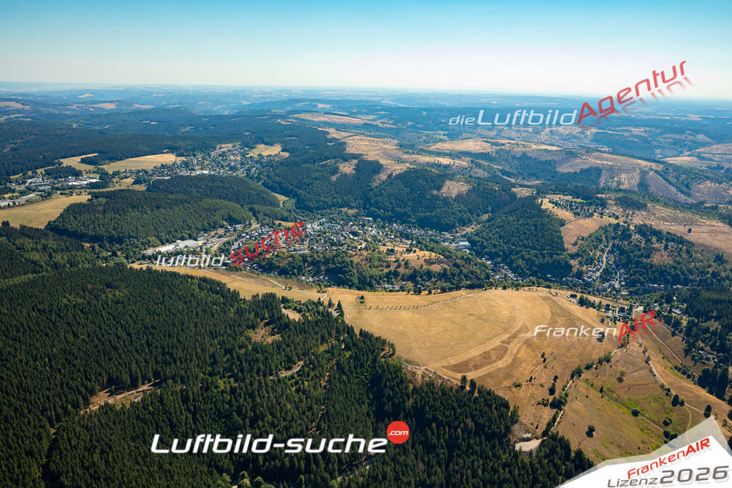 Das Luftbild der Stadt Lauscha wurde 2022 vom Flugzeug heraus erstellt (keine Drohnen-Aufnahmen) Aufnahmehöhe ca.450 Meter- hohe Bildauflösung und Druck-Qualität. Garantiert!