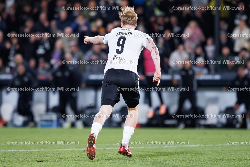xKWIx30112501053 | 30.11.2025, xkwix, Fußball, 3. Liga, SSC Verl - VfL Osnabrück, Sportclub Arena: Torjubel nach dem Tor zum 3:1 durch Jonas Arweiler (SC Verl #9)Photo:xKamilxWilkowskixPressefotoKochx