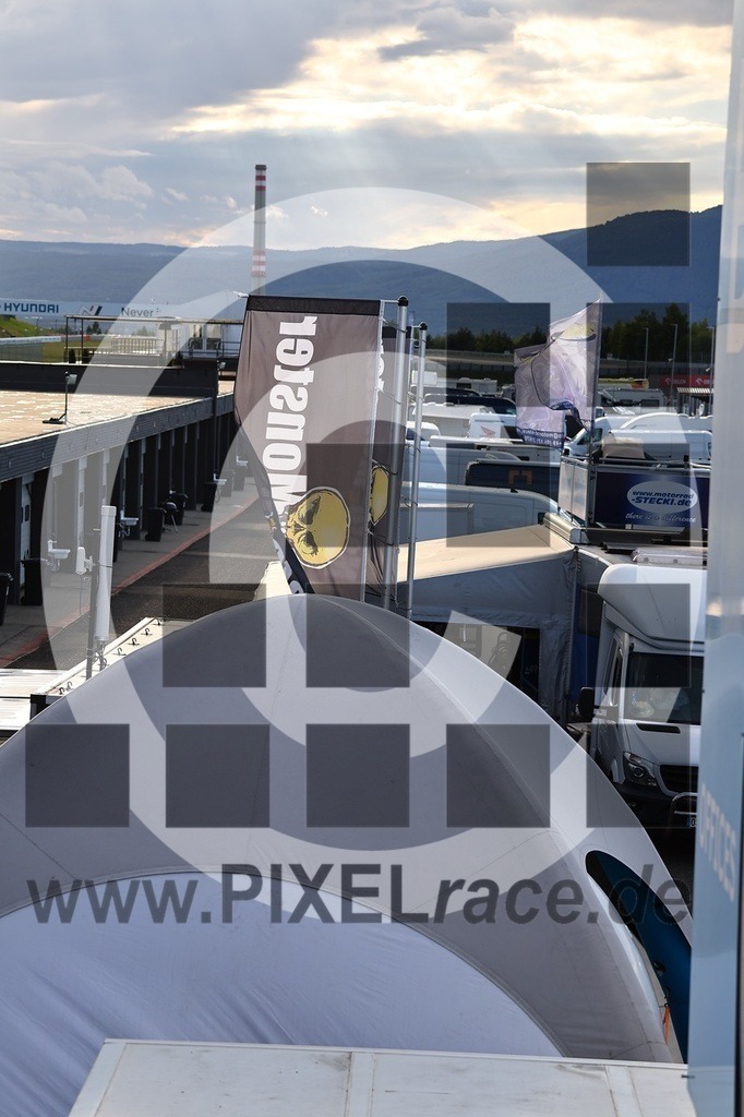 social-20250823_08006 | Schöne Erinnerungen an spannende Momente - das festzuhalten ist unser Job. PIXELrace.de ist seit 2003 auf den Rennstrecken Europas unterwegs um die Action draußen beim Fahren und die wunderbare Stimmung imm Fahrerlager für euch einzufangen.
