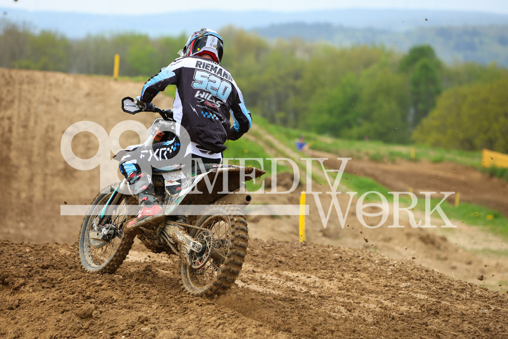 5E6A0094 | 989 MEDIAWORK