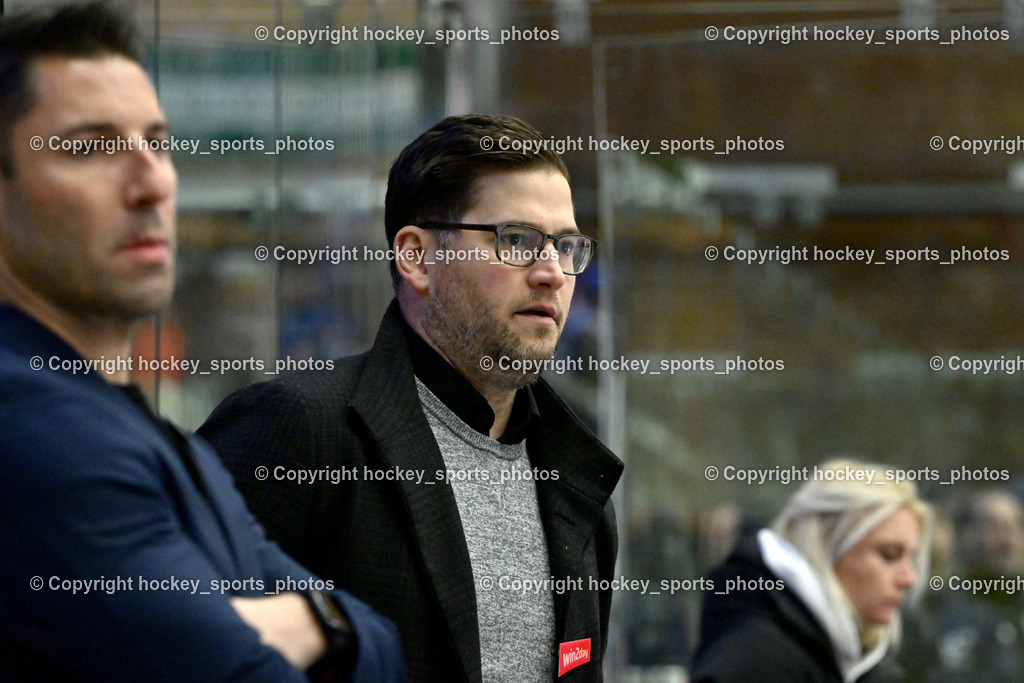 EC IDM Wärmepumpen VSV vs. HC Tiwag Innsbruck-Die Haie | Asisstentcoach HC Innsbruck Florian Pedevilla, Headcoach HC Innsbruck SMOTHERMAN JORDAN, EC IDM Wärmepumpen VSV vs. HC Tiwag Innsbruck-Die Haie, EC IDM Wärmepumpen VSV vs. HC Tiwag Innsbruck Die Haie am 13.12.2024 in Villach (Stadthalle Villach), Austria, (Photo by Bernd Stefan)