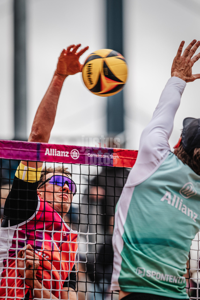 Beachvolleyball | Männer | Allianz German Beach Tour 2026 | Tourstop Düsseldorf | 17.05.2026 | Robin Sowa beim Angriff