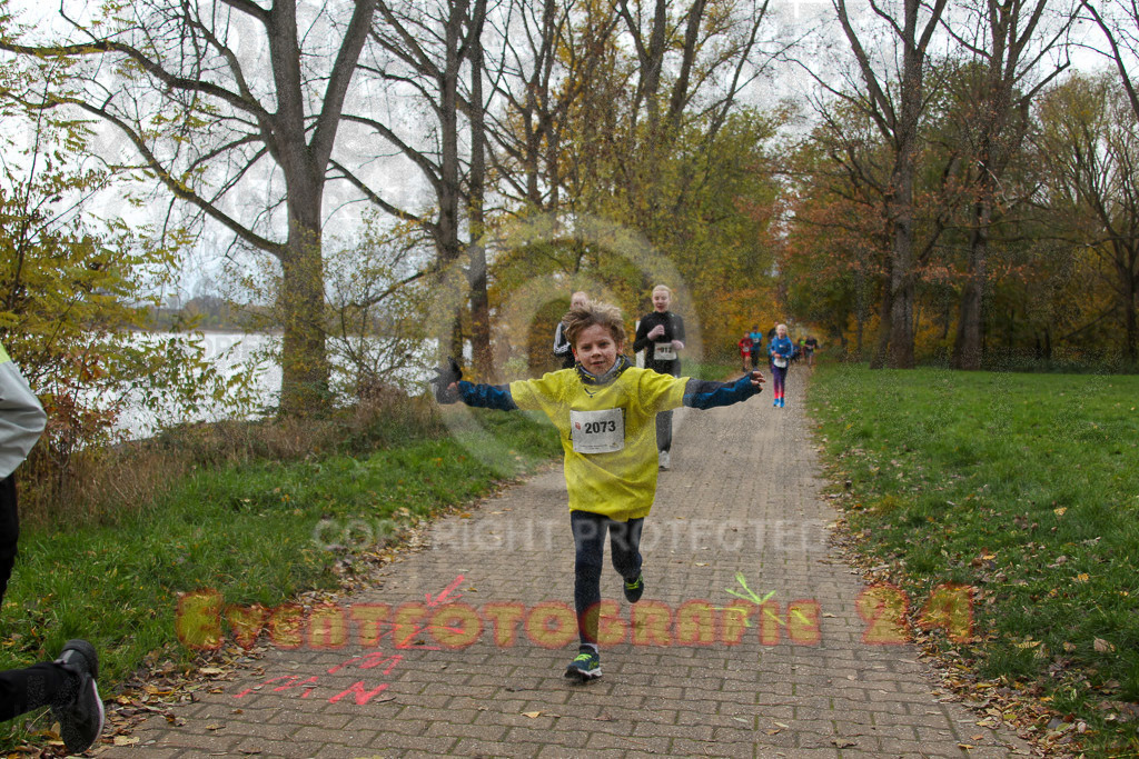221127_1042_EV4_1990 | Sportfotografie im Rhein-Sieg Kreis, Köln, Bonn, NRW, Rheinland Pfalz, Hessen, etc. Unser Tätigkeitsfeld umfasst den Laufsport vom Volkslauf über den Marathon, Duathlon, Triathon bis zum Ultralauf wie Kölnpfad Ultra oder Schindertrail.