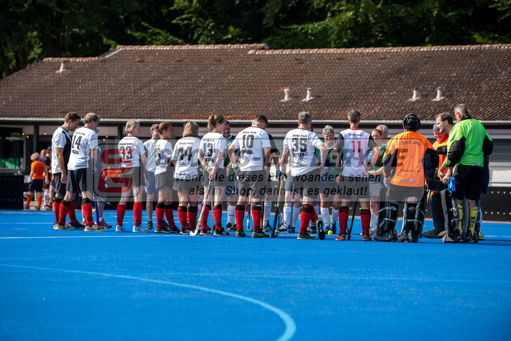 SFE_20240817_0055 | Krefeld, Deutschland, 17.08.2024:  European Cup for Recreational Hockey Players im KTHC Stadion Rot-Weiss Köln Tennis and Hockey Club am 17.08.2024 in Krefeld, Deutschland. (Foto von Stephan Fehrmann)Krefeld, Germany, 17.08.2024: European Cup for Recreational Hockey Players in KTHC Stadion Rot-Weiss Köln Tennis and Hockey Club at 17.08.2024 in Krefeld, Deutschland. (Foto from Stephan Fehrmann)