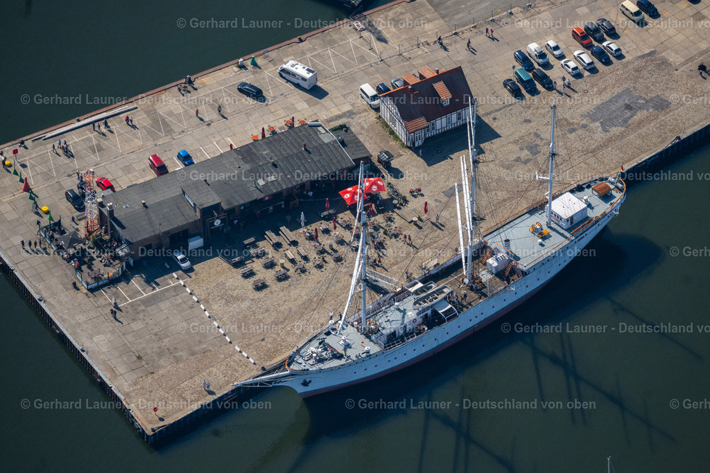 4061670 | HANSESTADT STRALSUND 08.09.2021 Segelschulschiff Gorch Fock I an der Hafeninsel im Hafen in Hansestadt Stralsund im Bundesland Mecklenburg-Vorpommern, Deutschland. // Sail training ship Gorch Fock I in the harbor in Hansestadt Stralsund in the state Mecklenburg - Western Pomerania, Germany. Foto: Gerhard Launer