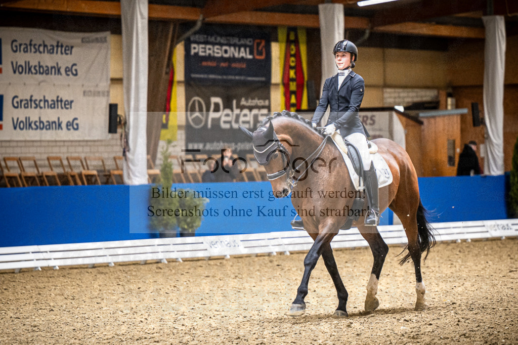DOS_3627 | Entdecke hochwertige Reitturnierfotos von Foto Oger. Professionell, emotional und authentisch – jetzt Lieblingsmomente im Shop bestellen.Deutschlandweite Turnierfotografie. - Realisiert mit Pictrs.com