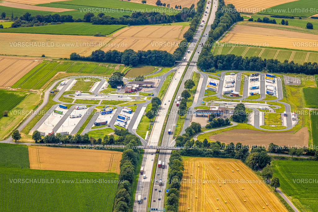 Werl240711617 | Luftbild, Autobahnrastplatz Serways Raststätte Am Haarstrang, LKW Stellplätze, Autobahn A44 Straßenverkehr, Westbüderich, Werl, Soester Börde, Nordrhein-Westfalen, Deutschland