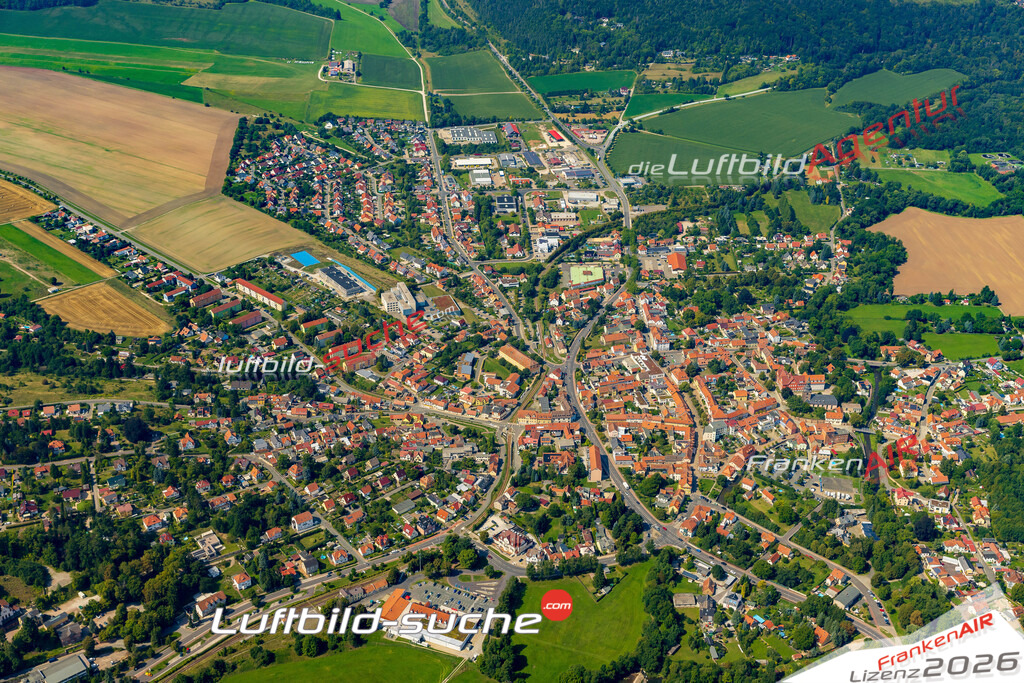 Luftbild der Stadt Bad Berka - Die Luftaufnahme wurde 2025 vom UL-Flugzeug heraus erstellt ( keine Drohne ) - Hochauflösende Luftaufnahme - für professionelle Ausdrucke geeignet. Die Geschenkidee !Hier alle&nbsp;Infos zur Lizenzierung der LuftaufnahmeWir fliegen auch dieses Jahr wieder in Ihre Region um Luftbilder zu erstellen.- Luftbild anfragen