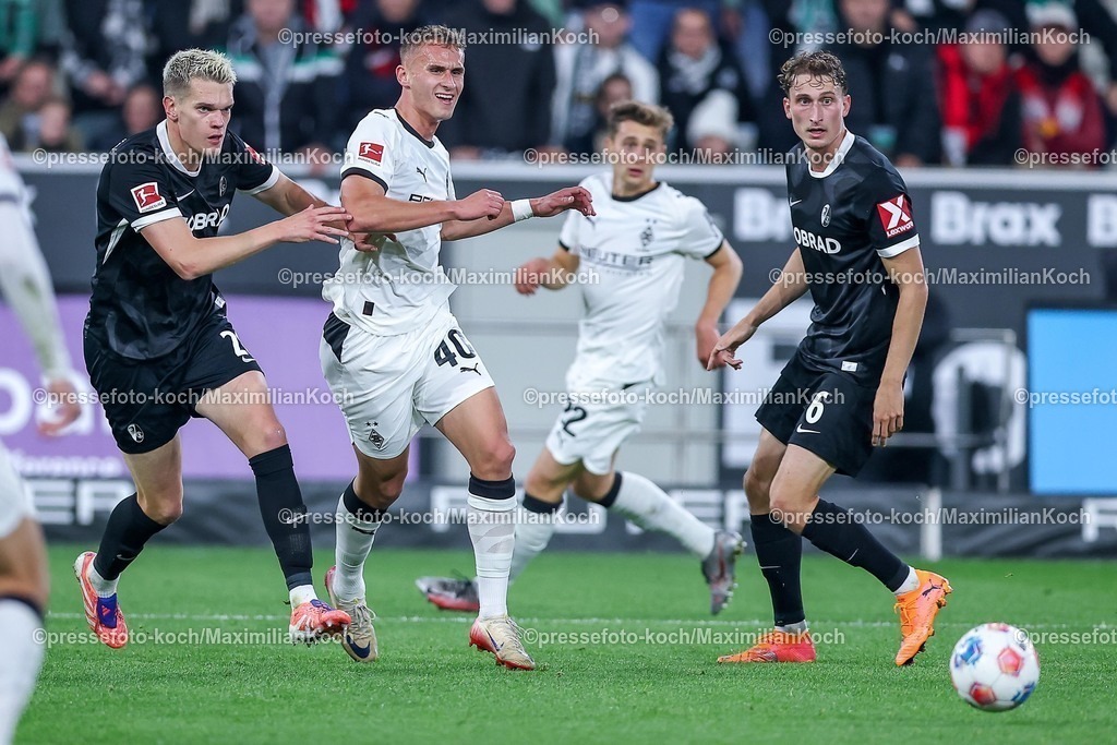 BMG05102502169 | 05.10.2025, Fußball, Borussia Mönchengladbach - SC Freiburg, 1. Fußball Bundesliga, Borussia-Park, Saison 2025 2026: Matthias Ginter&nbsp;(SC Freiburg #28) im Zweikampf gegen  Jan Urbich (Borussia Mönchengladbach #40) DFB regulations prohibit any use of photographs as image sequences and or quasi-video.