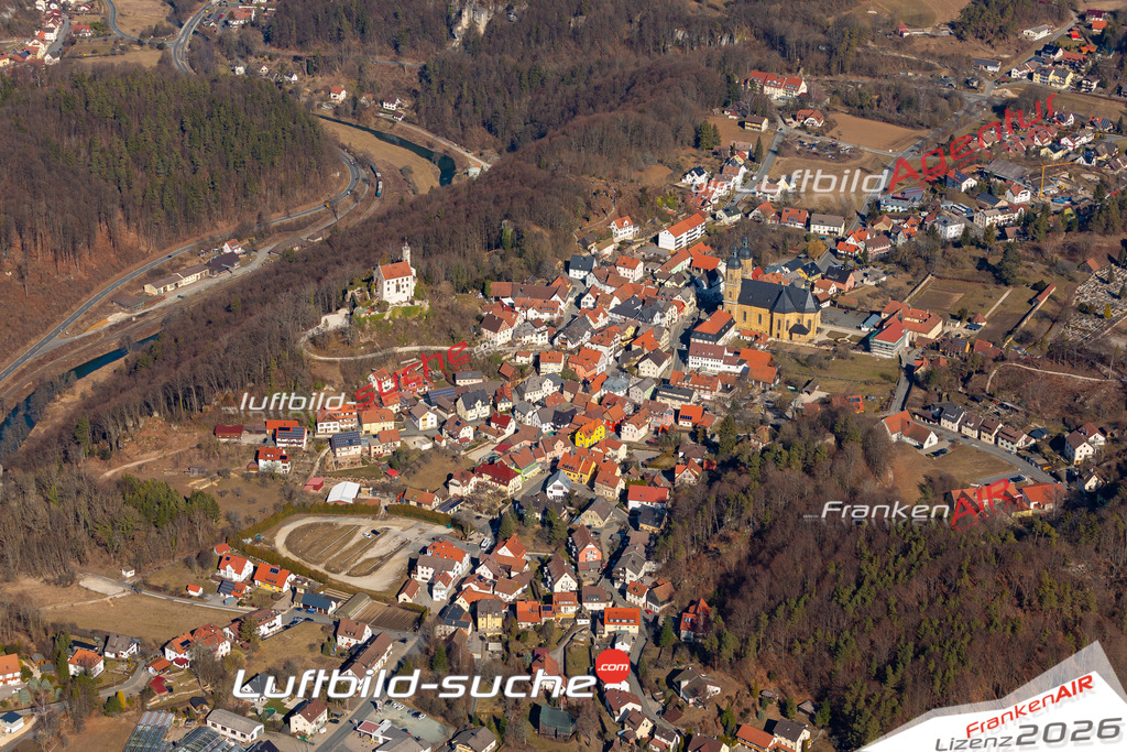 Das Luftbild der Stadt Gößweinstein wurde 2019 vom Flugzeug heraus erstellt (keine Drohne) Aufnahmehöhe ca.400 Meter- hohe Auflösung- beste Druck-Qualität garantiert!
