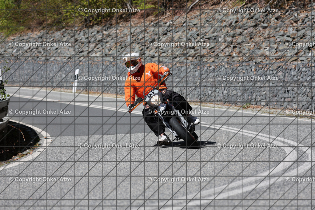 IMG_7416 | Fotograf am Kyffhäuser. Onkel Atze. Kyffhäuser Rennstrecke. Café36. Motorsportfotografie. - Realisiert mit Pictrs.com