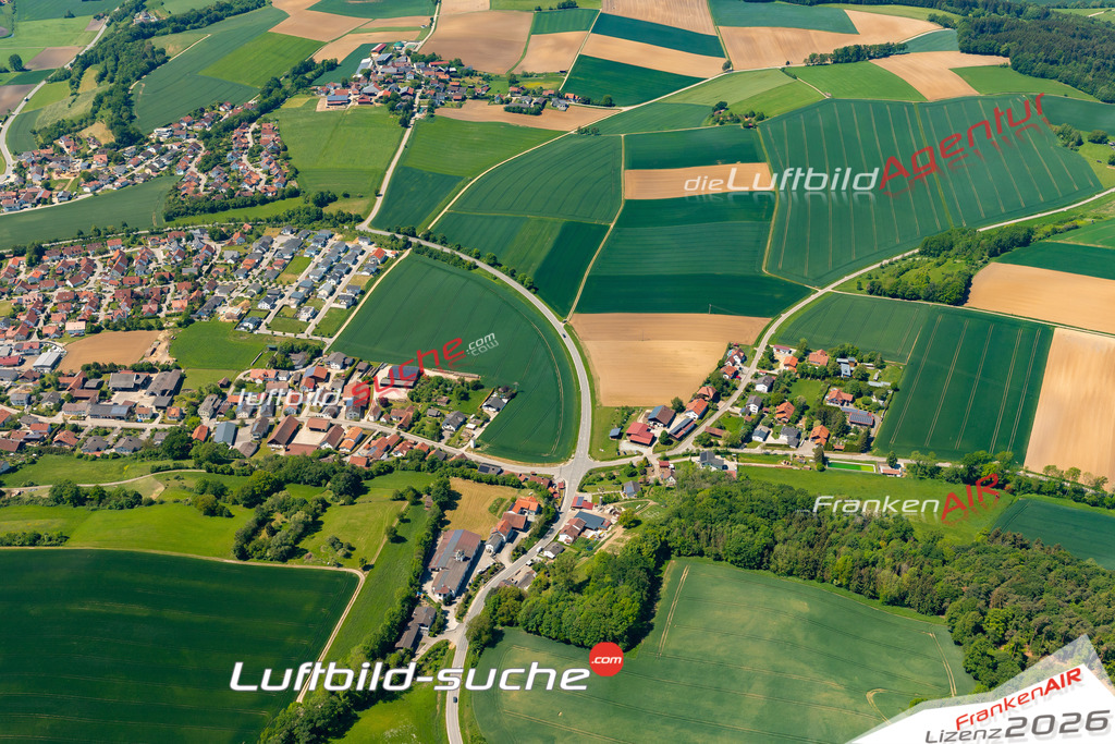 Das Luftbild zeigt : Hinzelbach Weng - Die Luftaufnahme wurde 2024 vom UL-Flugzeug aus erstellt ( keine Drohne ) - Hochauflösende Luftaufnahme - Für grossformatige Ausdrucke geeignet. Die Geschenkidee !Mit Lizenz und Bildrechte bestellbar