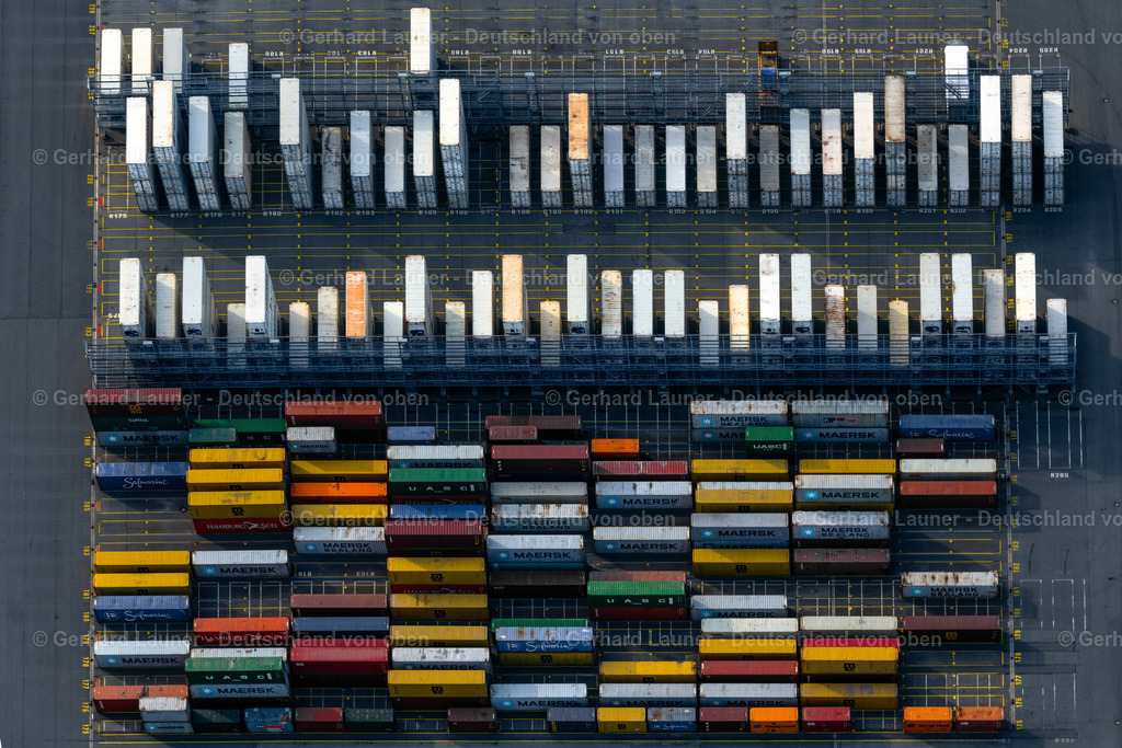 4030647 | BREMERHAVEN 01.06.2020 Containerterminal im Containerhafen des Überseehafen Am Nordhafen in Bremerhaven im Bundesland Bremen. // Container Terminal in the port of the international port Am Nordhafen in Bremerhaven in the state Bremen. Foto: Gerhard Launer
