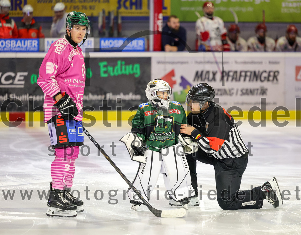 2025-10-24_024_TSV_Erding_gegen_Deggendorfer_SC | Erding, Deutschland, 24.10.2025:Eishockey, Oberliga Süd 2025 / 2026, 11. Spieltag, TSV Erding gegen Deggendorfer SC, Endergebnis: 2:4Thomas Matheson (Erding Gladiators, #37)Foto: Christian Riedel / fotografie-riedel.net