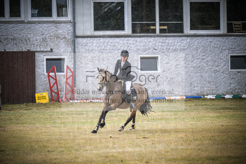 DOS_1190 | Entdecke hochwertige Reitturnierfotos von Foto Oger. Professionell, emotional und authentisch – jetzt Lieblingsmomente im Shop bestellen.Deutschlandweite Turnierfotografie. - Realisiert mit Pictrs.com