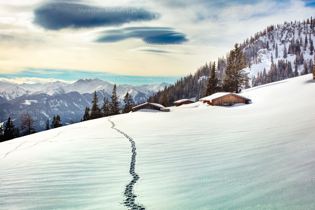 Auf der Alm | Fotograf Johann Erhard 360° Bilder, Rundbilder Panorama Kugelpanorama Werbeaufnahmen Portrait VR 3D Eventfotografie Hochzeitsfotografie, etc. Vollzeit Berufsfotograf für alle professionellen Bereiche, für Buchungen verfügbar 24/7/365 Tirol Südtirol Bayern - Realisiert mit Pictrs.com