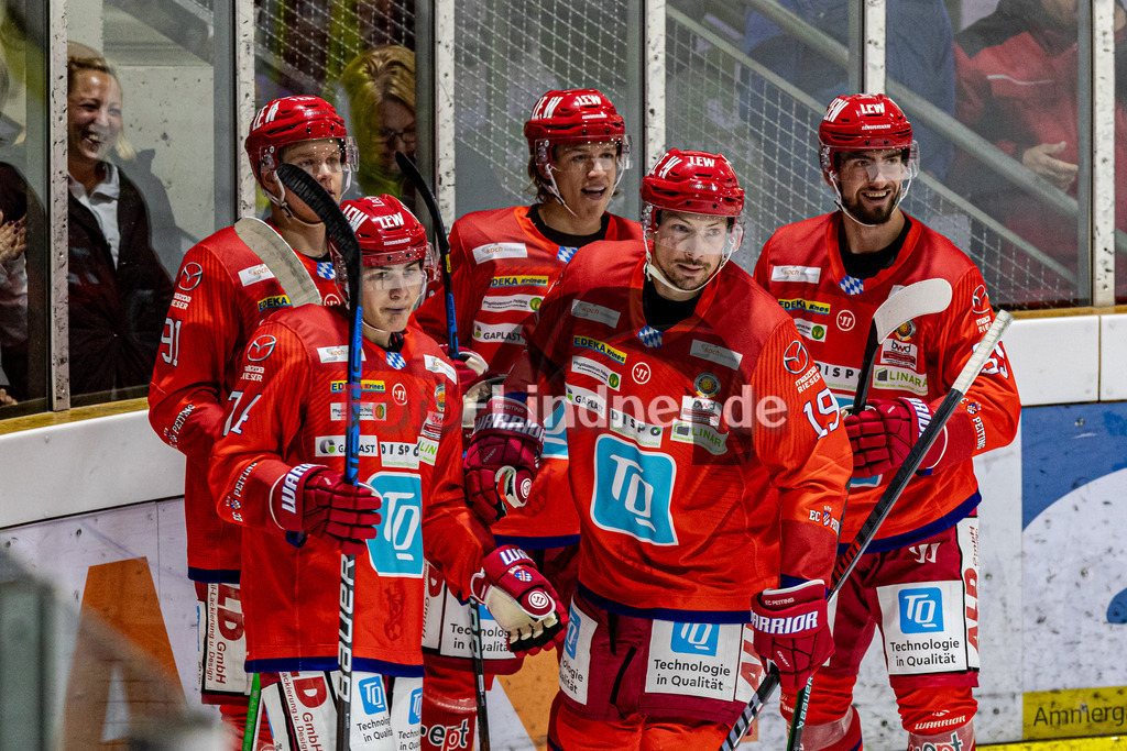 EC Peiting vs EV Füssen | Eishockey Oberliga Süd 2023/2024, EC Peiting vs EV Füssen,
Tor Marco HABERMANN (ECP 19),
2023-10-29 in Peiting (Eisstadion)
19 Marco HABERMANN (ECP 19)
Copyright: WolfgangxLindner sportworld