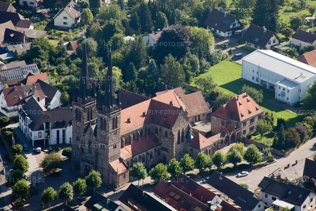 Luftbild: Katholische Pfarrkirche St. Johannes im Ortsteil Weier in Ottersweier im Bundesland Baden-Württemberg in Deutschland. Foto: IMG_31740.jpg vom 20.08.2010 durch Werner Riehm/FLY-FOTO.de