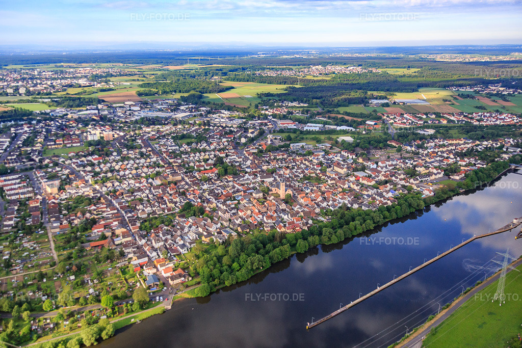 Luftbild: Stadtansicht an der Schiffsschleuse am Mainufer aus Osten im Ortsteil Klein-Krotzenburg in Hainburg im Bundesland Hessen in Deutschland. Foto: IMG_088768.jpg vom 20.05.2016 durch Werner Riehm/FLY-FOTO.de