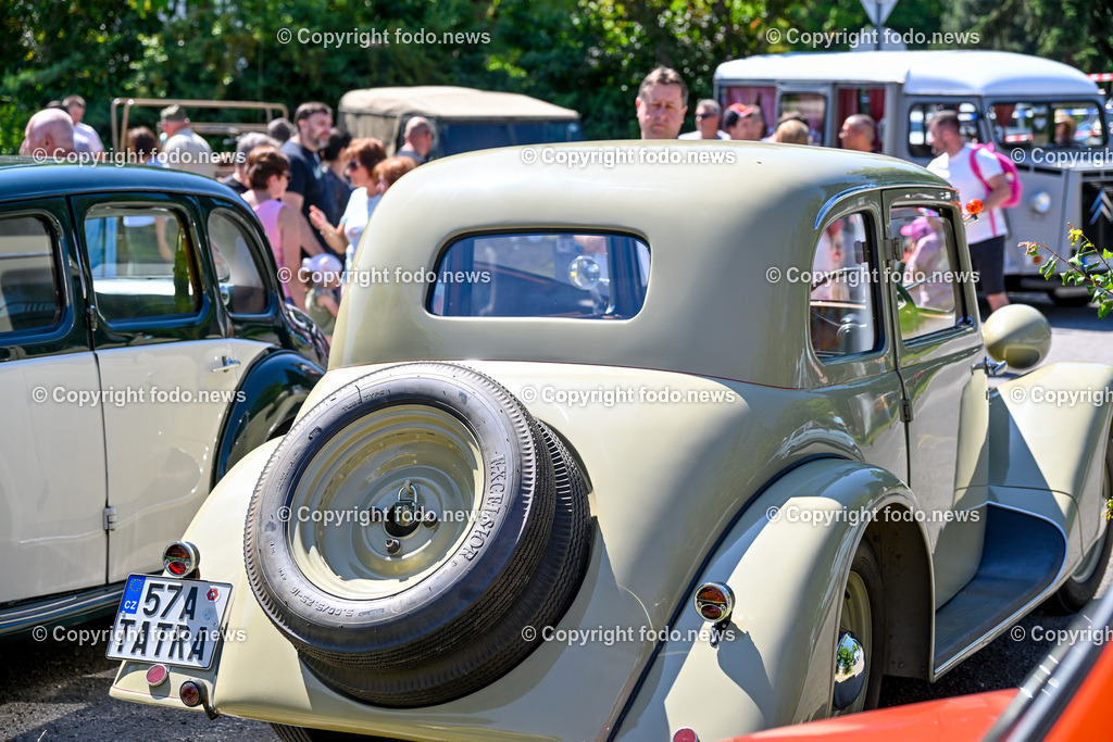Slowakei_ Povazska Bystrica_ Veteran Tour Manin_ 14.06.2025-118 | 14.06.2025, Slowakei, SVK, Trenciansky kraj, Povazska Bystrica, im Bild Oldtimer Klub, Historische Fahrzeuge, Veteran Tour Manin, Auto, Alt, Besucher, Menschen, Feature, Symbolbild