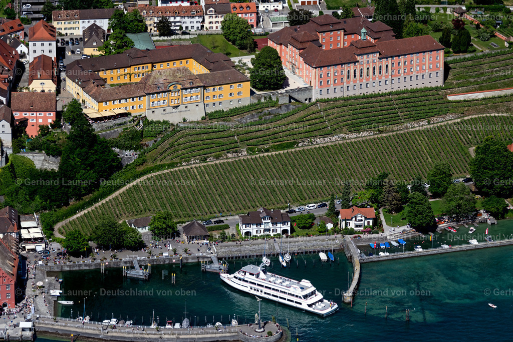 4031824 | MEERSBURG 12.06.2020 Schulgebäude des Gymnasium " Droste-Hülshoff-Gymnasium " mit Hafen in Meersburg am Bodensee im Bundesland Baden-Württemberg, Deutschland. Weiterführende Informationen bei: Droste-Hülshoff-Gymnasium Meersburg,  Internationale Bodensee Tourismus GmbH,  Stadt Meersburg. // School building of the high school "Droste-Hulshoff-Gymnasium" with harbor in Meersburg on Lake Constance in the state Baden-Wuerttemberg, Germany. Further information at: Droste-Huelshoff-Gymnasium Meersburg,  Internationale Bodensee Tourismus GmbH,  Stadt Meersburg. Foto: Gerhard Launer
