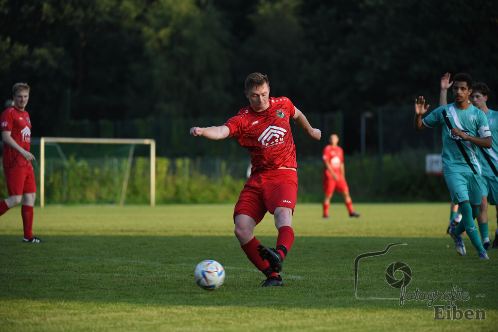 TuS Eversten-SG FriPe | Herren Kreisliga; TuS Eversten (mint)-SG FriPe (rot) am 15.08.2025 in Oldenburg (Sportanlage TuS Eversten), Photo: Philip Eiben 2025 - Realisiert mit Pictrs.com