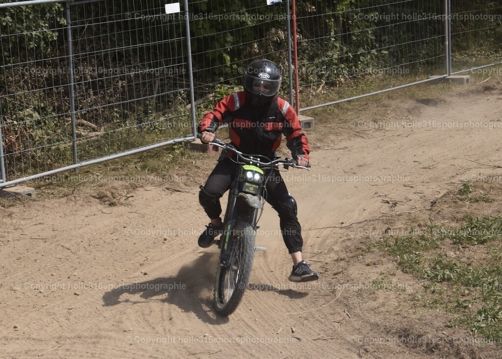 DSC_0476 | Sportfotografie , Motorsport, Motoross, Reitsport, Mointainbike, Enduro,
Landschaft , Outdoor, Eventfotografie, Landschaft, Bilder online bestellen - Realisiert mit Pictrs.com