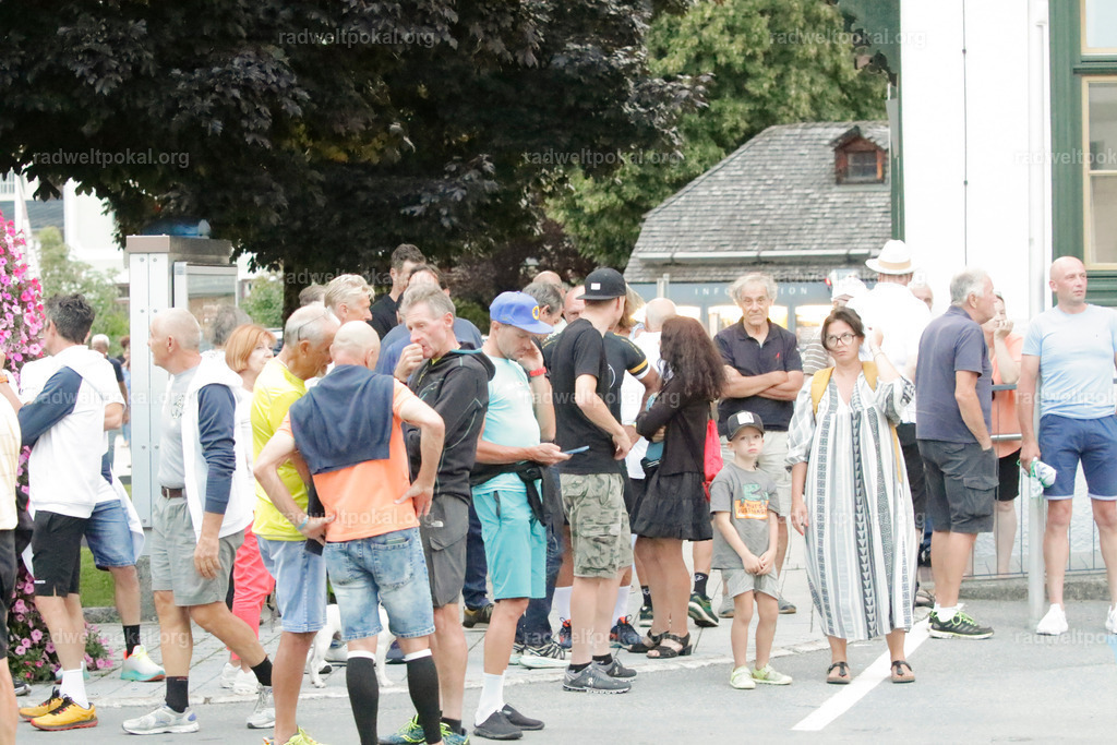 1422_20230817_Bewerb_Maenner_Muehlanger | AUT - OESTERREICH, 2023-08-16: SPORT RENNRAD-FAHREN - 55. INTERNATIONALER RADWELTPOKAL IN ST. JOHANN IN TIROL  - Vintage-Radrennen mit WM-Bronze-Medaillen-Siegerin Christina Schweinberger, den Teilnehmer und Alexander Baumann (vom Orginastions-Team) - TAG 2 BEWERB MAENNER IN SECHS GRUPPEN  ; Foto: Roland Muehlanger