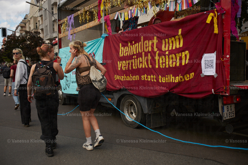 240713_VerruecktBehindertParade_09 | Vanessa Kleinwächter - Realisiert mit Pictrs.com