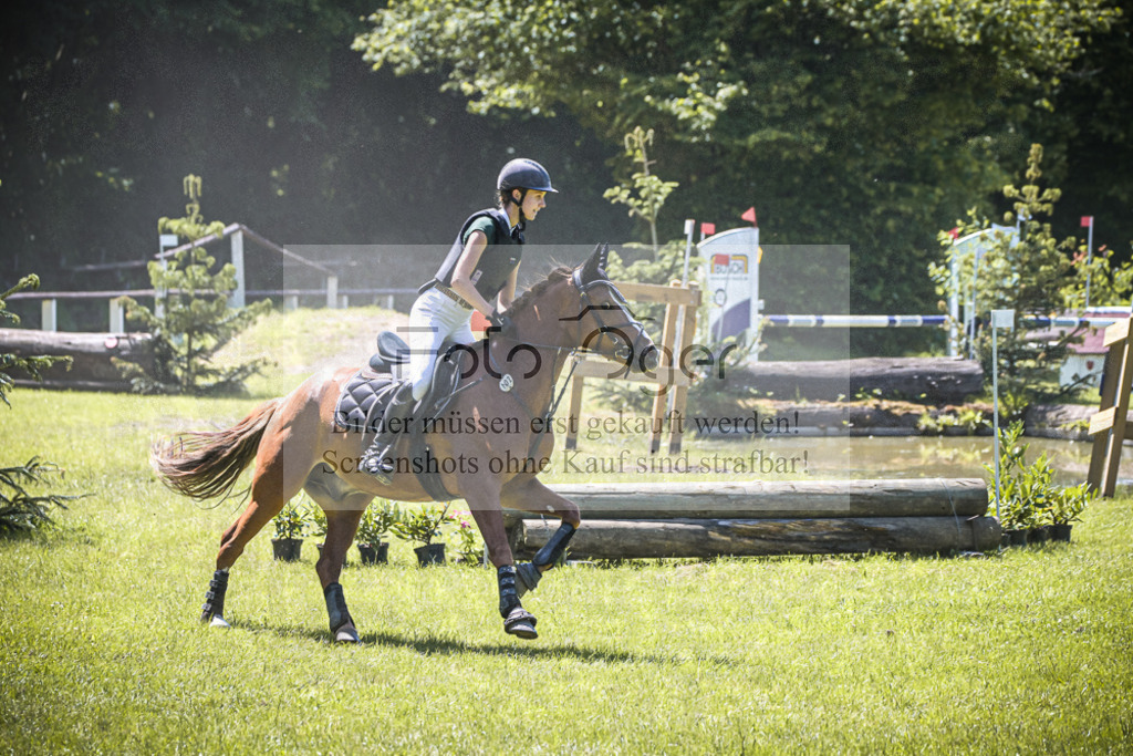 DOS_7436 | Entdecke hochwertige Reitturnierfotos von Foto Oger. Professionell, emotional und authentisch – jetzt Lieblingsmomente im Shop bestellen. - Realisiert mit Pictrs.com