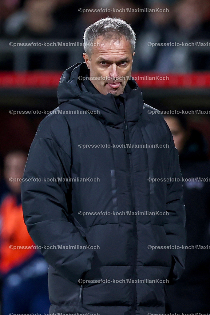 DFB0212240114202180 | 02.12.2024, Fußball Länderspiel Frauen, Deutschland - Italien, Vonovia-Ruhrstadion Bochum, Saison 2024 2025: Bundestrainer Christian Wück (Trainer GER)DFB regulations prohibit any use of photographs as image sequences and or quasi-video.