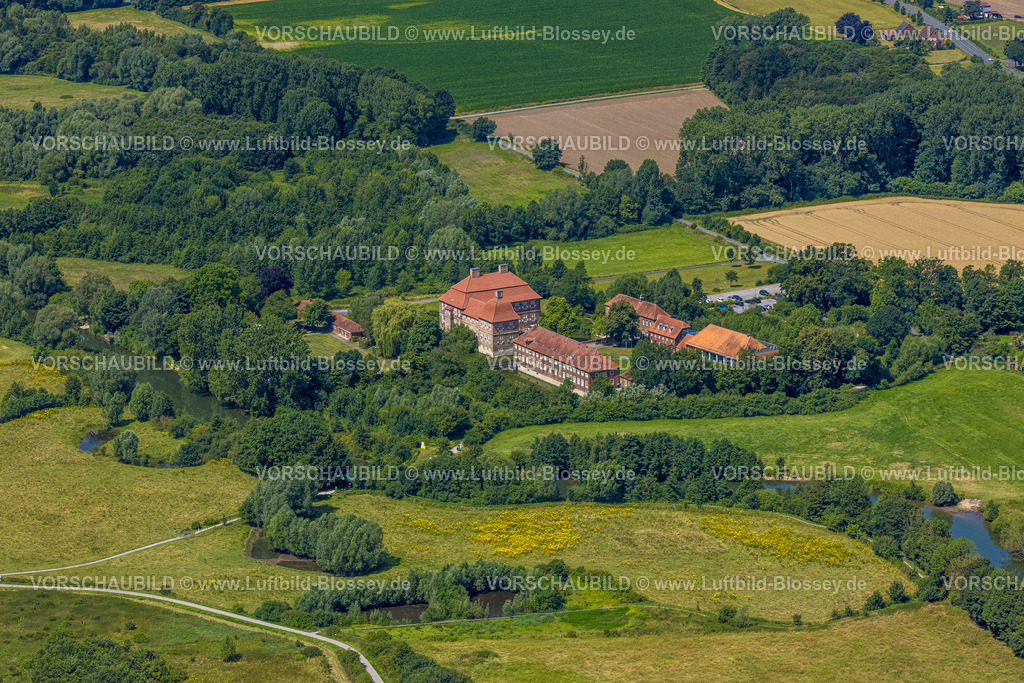 Hamm240707240 | Luftbild, Schloss Oberwerries, Wasserschloss und Fluss Lippe mit Lippeaue, Wiesen und Felder, Stadtbezirk Heessen, Hamm, Ruhrgebiet, Nordrhein-Westfalen, Deutschland