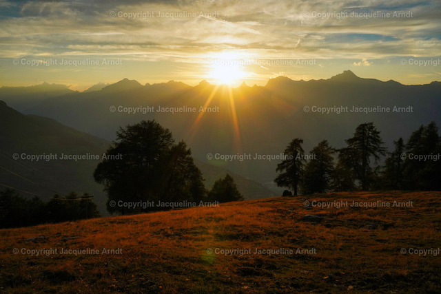 berge_sonne | Fotografie Photography Dresden Photoshooting  Fotoshooting Fotografin Dresdencity Bilder  Foto Dresdenvideos Kalender Postkarten Bilderdownload Portrait Hochzeitsfotografie Familienfotos Bewerbungsbilder Studiofotografie Fotograf Dresdenbilder Business - Realisiert mit Pictrs.com