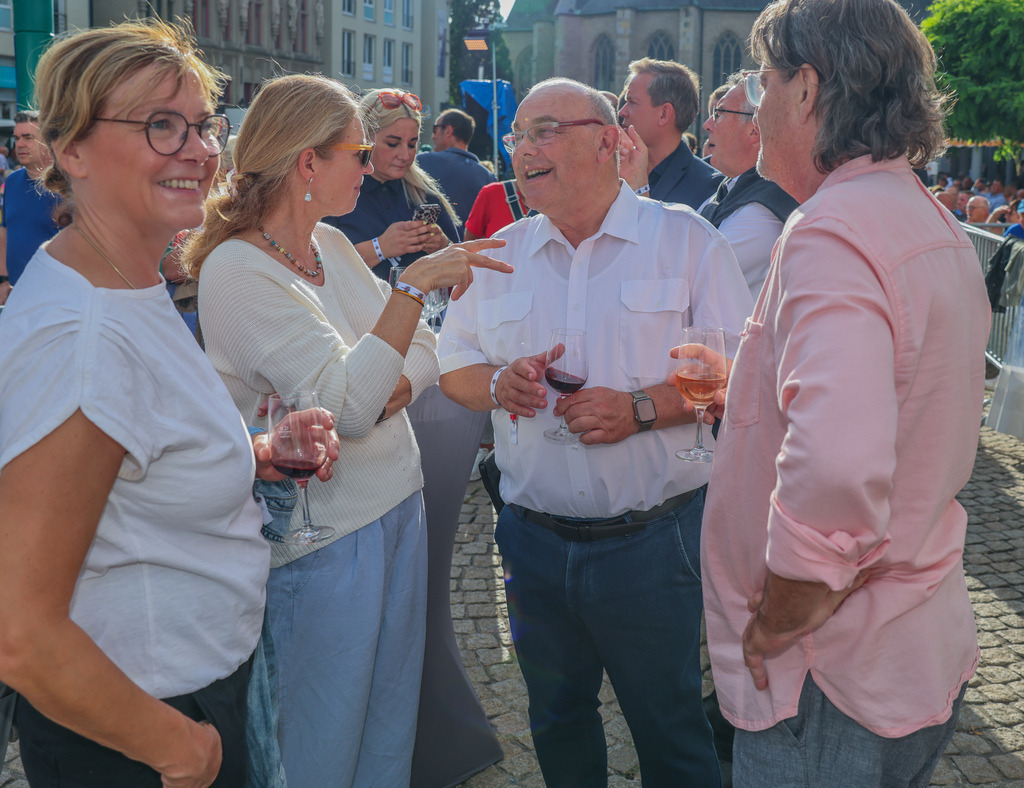 top-top.de-250828-093 | Foto, Video, Fotografie, Videografie, Fotobox, DJ, Discjockey, Musik, Musikbox, Veranstaltung, Photobooth, Amazon, Ebay, Buchtipp, Bestseller, Autor, Verlag, Buch, Wesel, Hamminkeln, NRW, Dinslaken, Rees, Drohne, Hochzeit, Party, Fotobox, Wesel, Fotograf