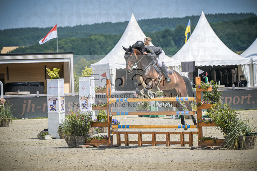 DOS_2834 | Entdecke hochwertige Reitturnierfotos von Foto Oger. Professionell, emotional und authentisch – jetzt Lieblingsmomente im Shop bestellen.Deutschlandweite Turnierfotografie. - Realisiert mit Pictrs.com