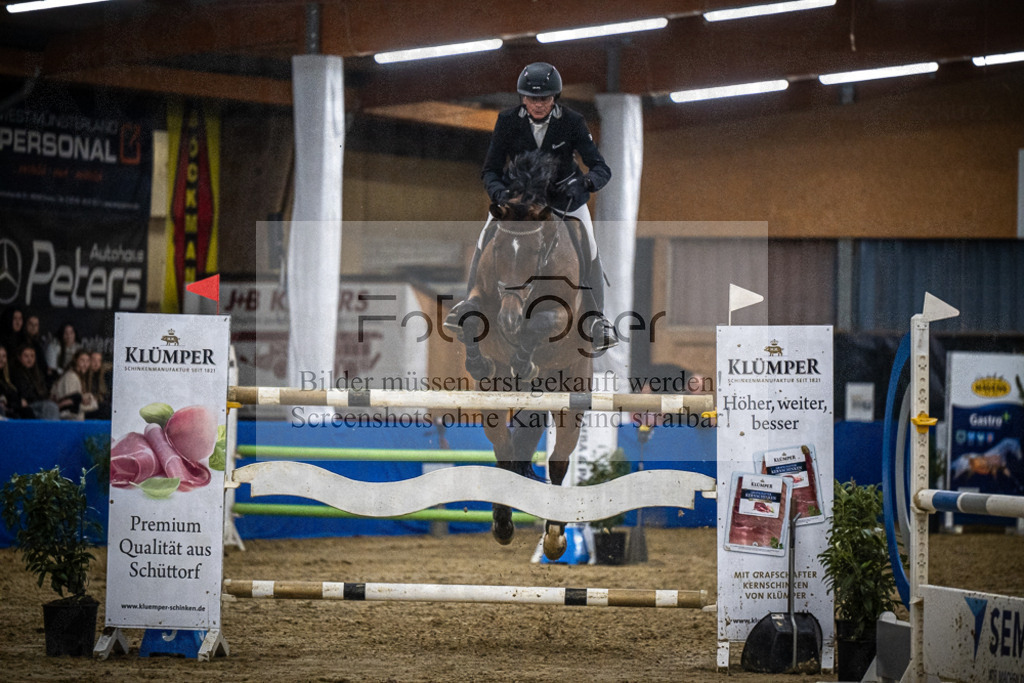 DOS_2201 | Entdecke hochwertige Reitturnierfotos von Foto Oger. Professionell, emotional und authentisch – jetzt Lieblingsmomente im Shop bestellen.Deutschlandweite Turnierfotografie. - Realisiert mit Pictrs.com