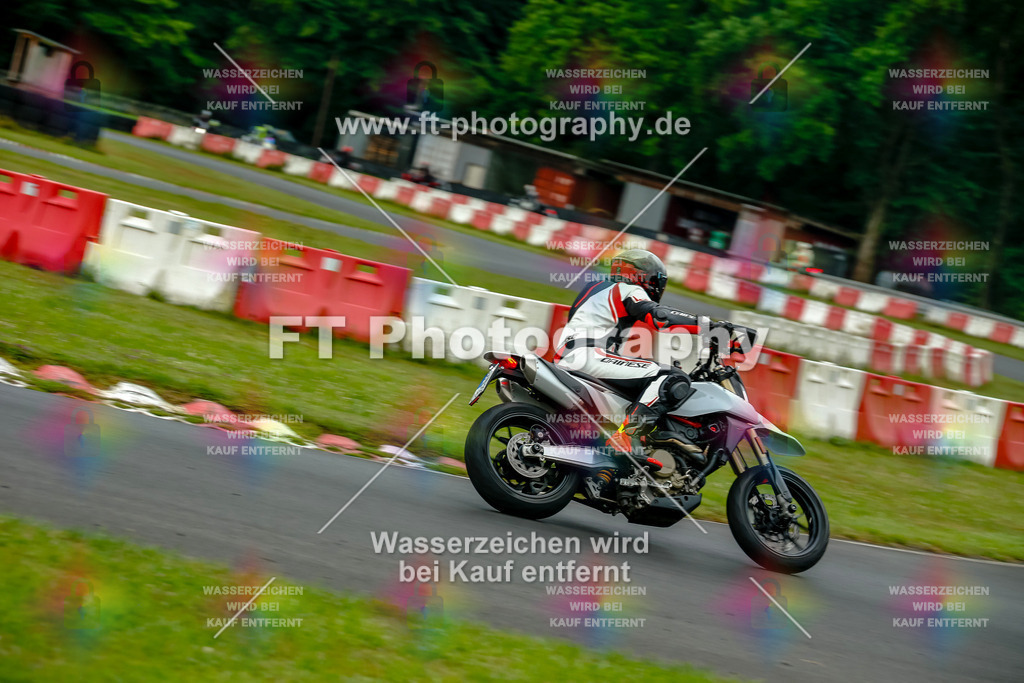 VBK-3521 | Hier findet Ihr Bilder von Touristenfahrten auf der Nürburgring Nordschleife oder von anderen Veranstaltungen die ich besucht habe. Viel Spass beim Durch Schauen 