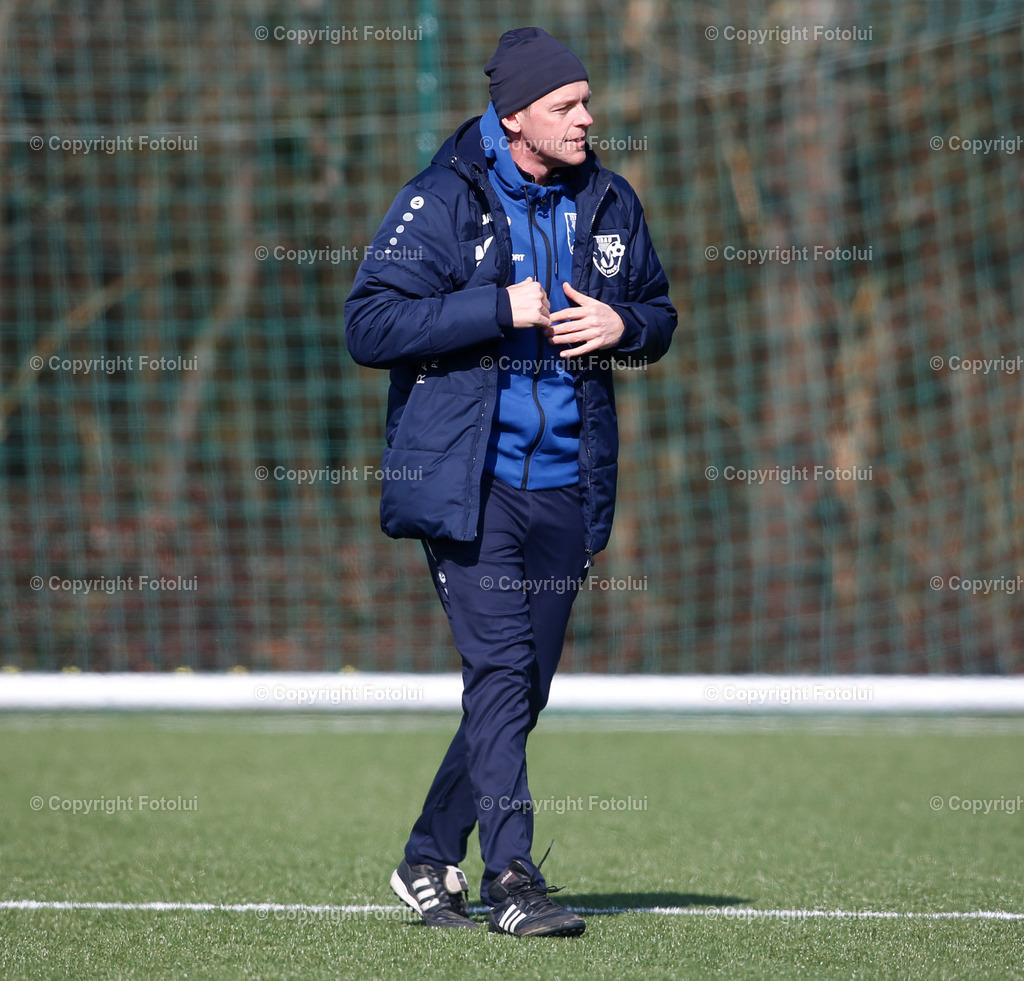 A_LUI_24022024_01 | SPORT,FUSSBALL,TESTSPIEL ASKOE OEDT-SV ZEBAU BAD ISCHL 24.02.2024 IM BILD:TRAINER THOMAS HEISSL(BADISCHL) FOTO:FOTOLUI