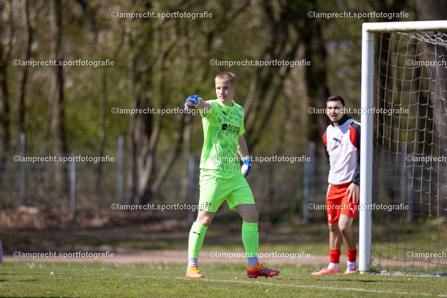 Fußball I Junioren I Saison 2025-2026 I DFB-Nachwuchsliga I 8. Spieltag I JFV Lübeck - 1. FC Magdeburg 172 | Lennard Schröder (33, JFV Lübeck) - Realisiert mit Pictrs.com