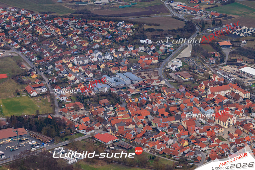 Das Luftbild der Stadt Stadtlauringen wurde 2018 vom Flugzeug heraus erstellt (keine Drohne) Aufnahmehöhe ca.400 Meter- hohe Auflösung für beste Druck-Qualität