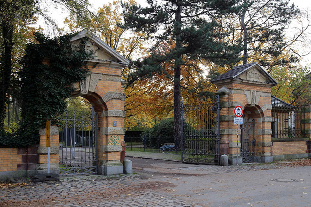 Foto: Leipzig - Friedenspark | Das Team hinter BILDLEXIKON LEIPZIG bündelt historische wie aktuelle Informationen über die Stadt Leipzig in Text und Bild auf einer Plattform und stellt diese der interessierten Öffentlichkeit zur Verfügung.