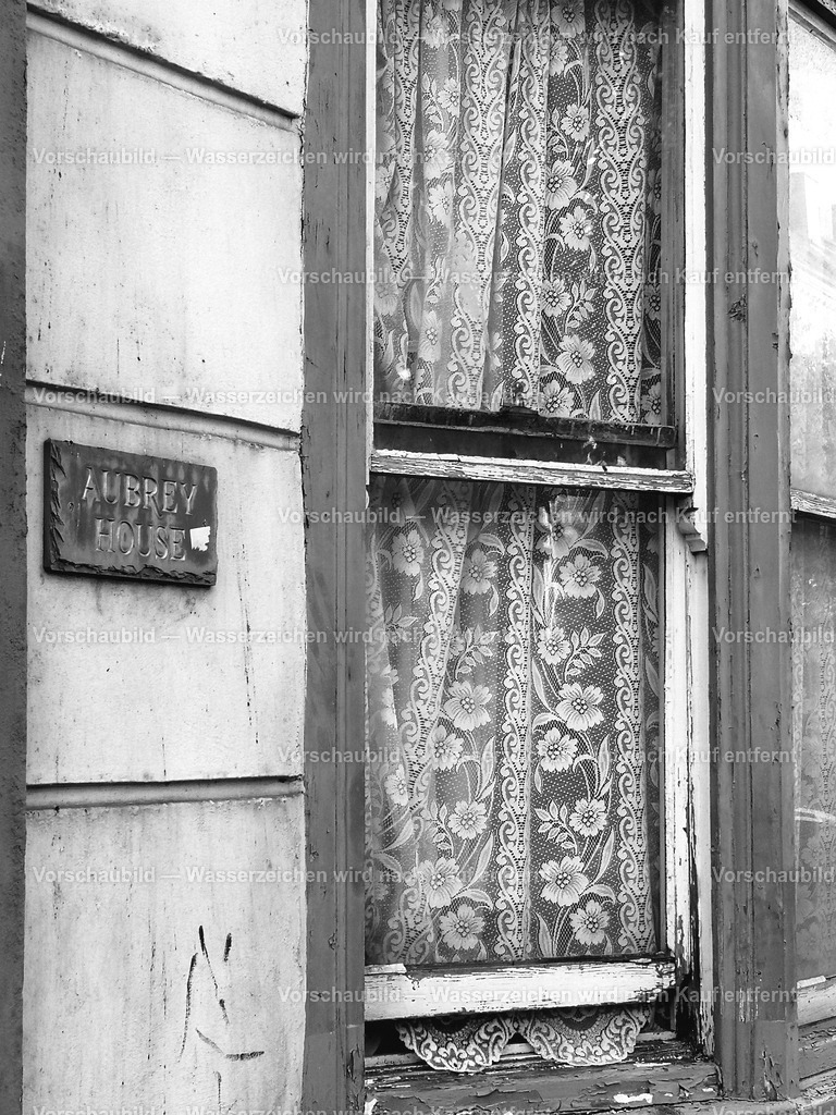 morbides Fenster | online Fotogalerie mit schwarz-weiß Fotografien und Shop für zeitlose  Poster und Leinwände in stilvollem schwarz weiß  - Realisiert mit Pictrs.com